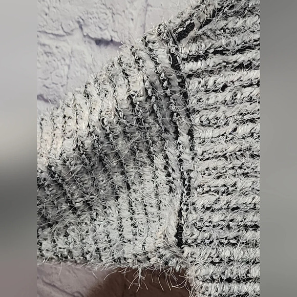Jones New York textured sweater in marbled black and white. Size Small - Picture 4 of 5